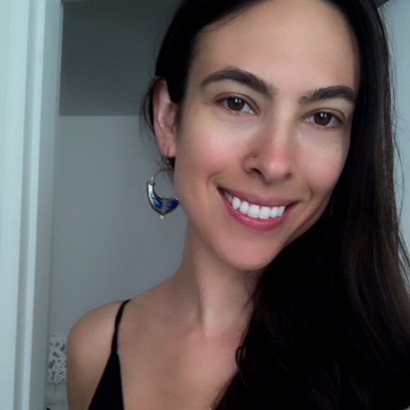 🌈✨💕Meet your Posher - Victoria💕✨🌈 - Picture 1 of 2